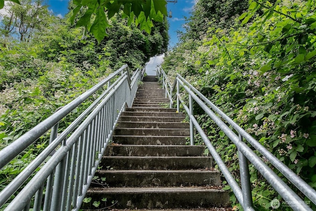 1902 Bigelow Ave N Unit 301, Seattle, WA 98109 - view of stairway