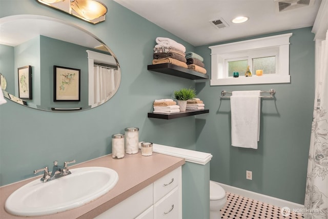 3833 24th Ave W, Seattle, WA 98199 - bathroom with vanity, recessed lighting, and a shower with curtain