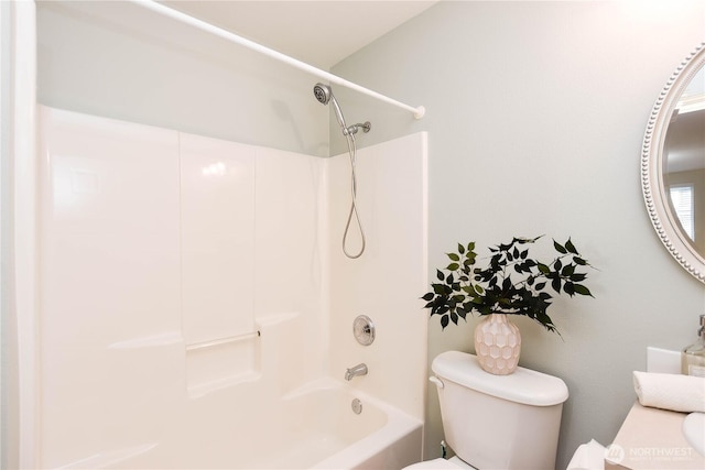 1318 37th St Unit 2-428, Everett, WA 98201 - full bathroom with toilet and washtub / shower combination