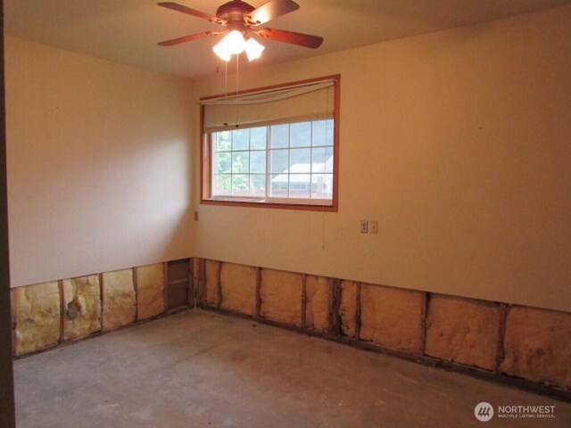 725 W Main, Morton, WA 98356 - empty room featuring a ceiling fan