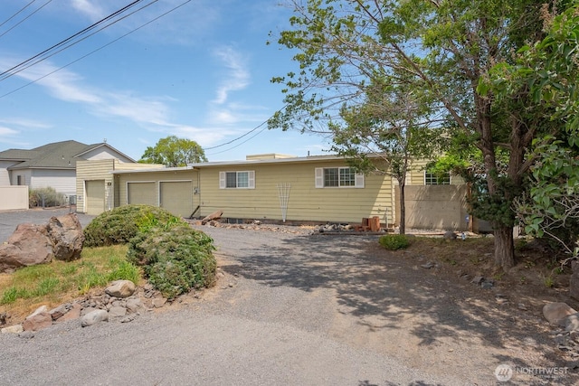 2497 Westshore Dr NE, Moses Lake, WA 98837 - ranch-style house featuring a garage and driveway