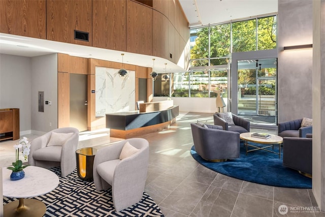800 Columbia St Unit 708, Seattle, WA 98104 - building lobby with a towering ceiling