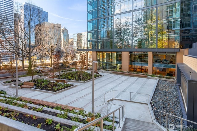 800 Columbia St Unit 708, Seattle, WA 98104 - surrounding community with a view of city