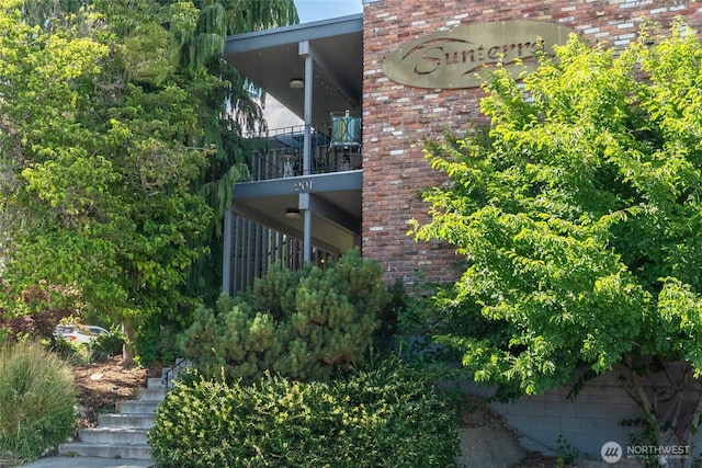 201 Pennsylvania Ave Unit 15, Wenatchee, WA 98801 - view of side of property featuring stairs and a balcony