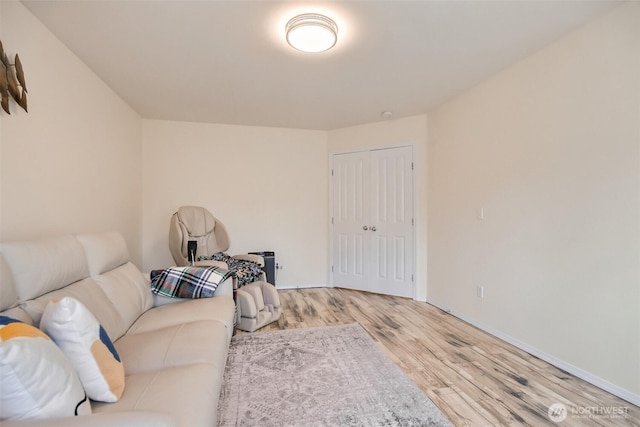 35055 41st Pl S, Auburn, WA 98001 - living room featuring wood finished floors and baseboards