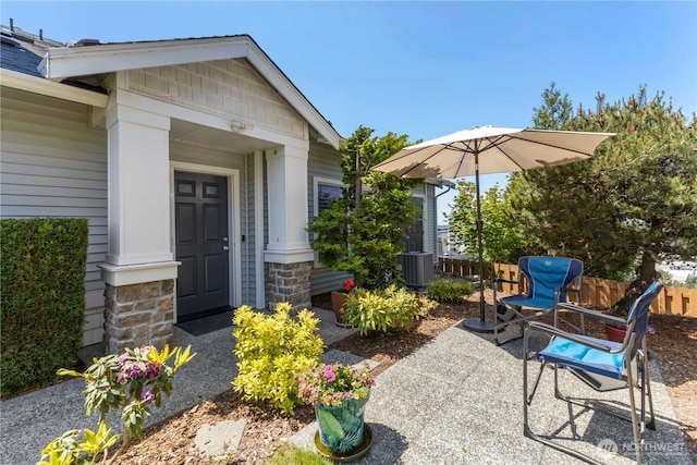 7103 Hazel Pl SE, Auburn, WA 98092 - property entrance featuring stone siding
