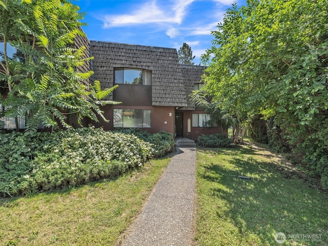 238 NE Damson Pl, College Place, WA 99324 - view of front of house with mansard roof and a front lawn