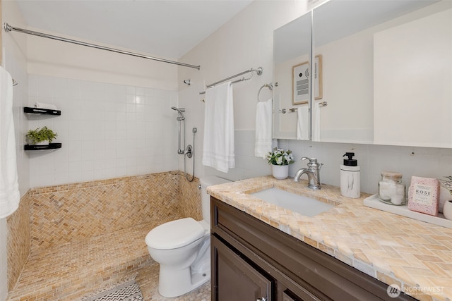 1200 Boylston Ave Unit 901, Seattle, WA 98101 - full bathroom with tiled shower and vanity