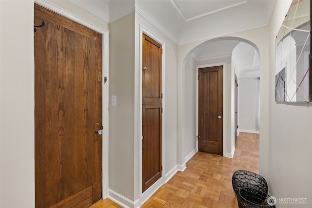 1120 17th Ave Unit B, Seattle, WA 98122 - hallway featuring arched walkways and baseboards