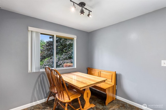 508 Ocean Beach Rd, Hoquiam, WA 98550 - dining space featuring baseboards