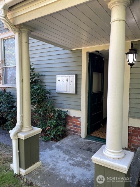 3722 Oakes Ave, Everett, WA 98201 - doorway to property