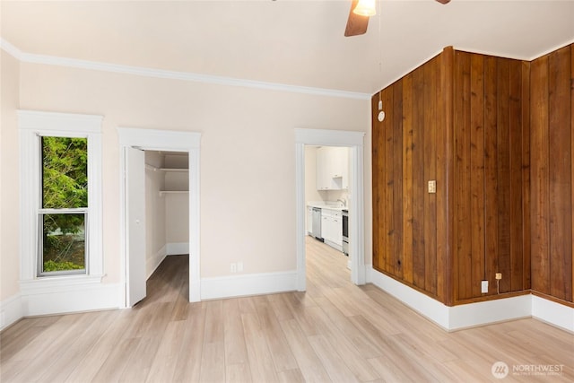 3722 Oakes Ave, Everett, WA 98201 - unfurnished bedroom featuring light wood-type flooring, crown molding, a walk in closet, a closet, and a ceiling fan