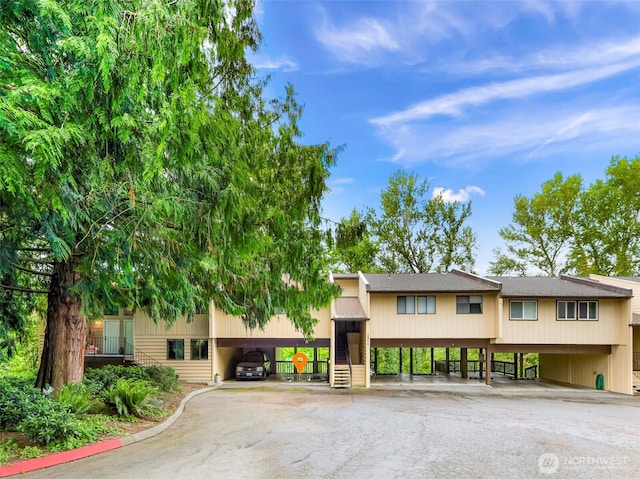 1211 N 8th St Unit 2, Mount Vernon, WA 98273 - view of property with a carport