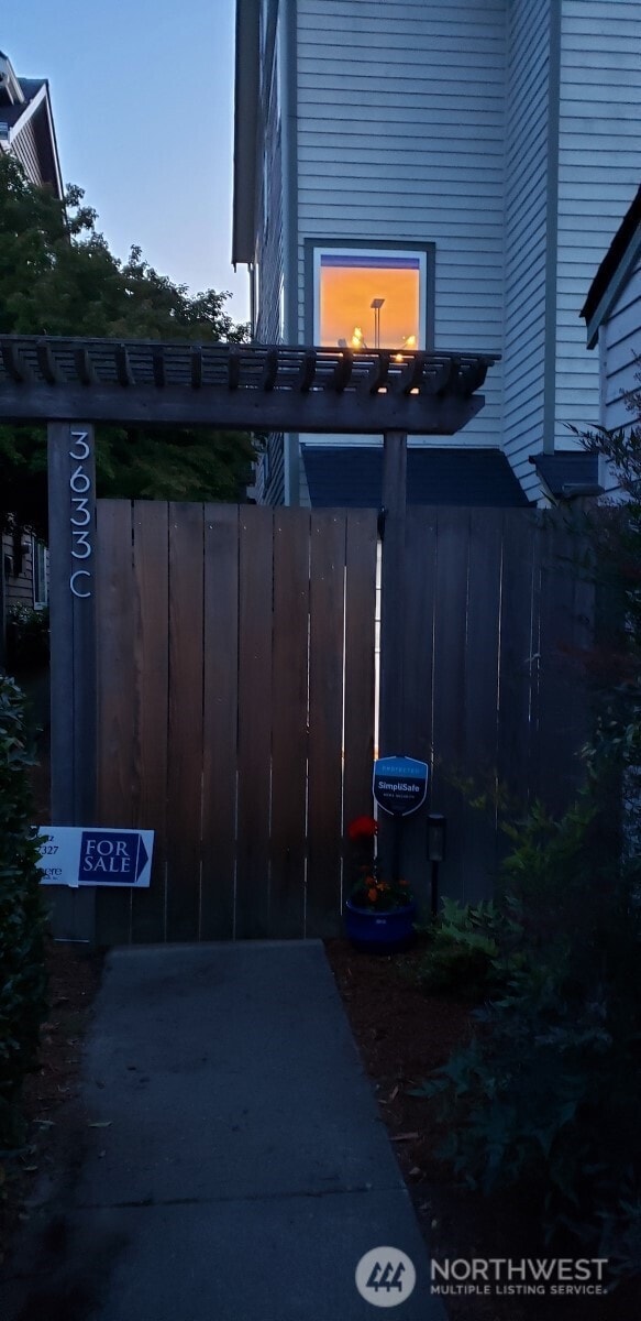 3633 22nd Ave W Unit C, Seattle, WA 98199 - photo 32
