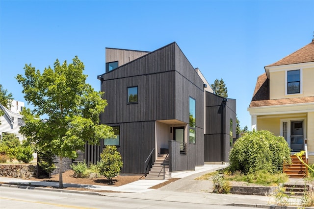 930 23rd Ave, Seattle, WA 98122 - contemporary home with stairs