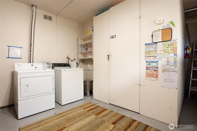 3421 23rd Ave W, Seattle, WA 98199 - laundry room with independent washer and dryer