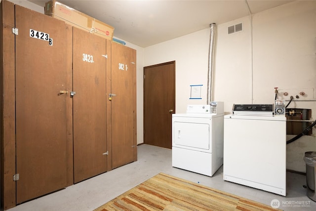 3421 23rd Ave W, Seattle, WA 98199 - laundry area featuring independent washer and dryer