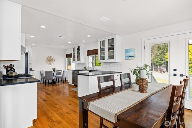 1424 E 36th Ln, Bellingham, WA 98226 - dining space with light wood finished floors and recessed lighting