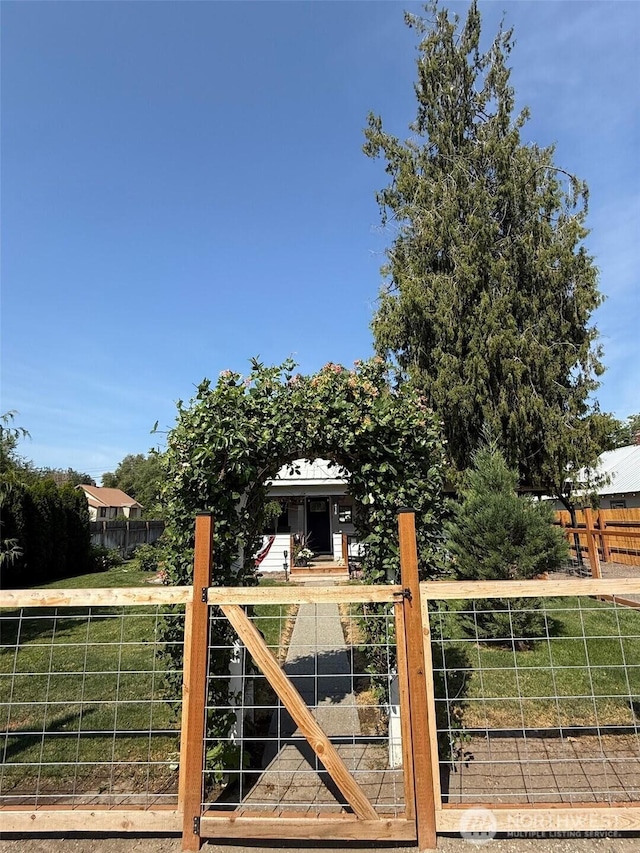 416 Cedar St S, Omak, WA 98841 - view of gate