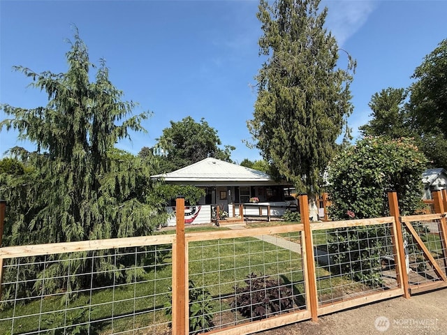 416 Cedar St S, Omak, WA 98841 - fenced front yard with covered porch