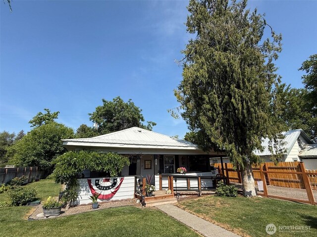 416 Cedar St S, Omak, WA 98841 - view of front of property featuring covered porch