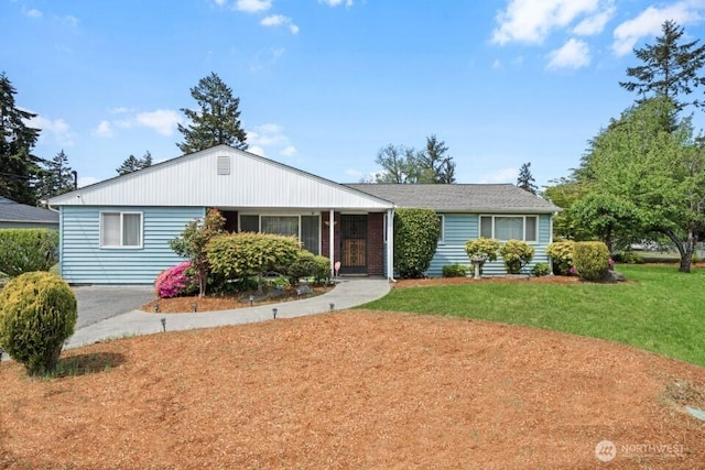 8718 Dresden Ln SW, Lakewood, WA 98498 - ranch-style house featuring a front lawn