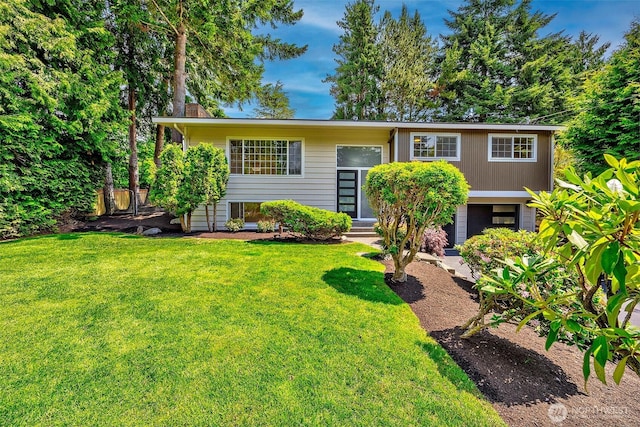 19807 80th Pl W, Edmonds, WA 98026 - split foyer home with a front lawn