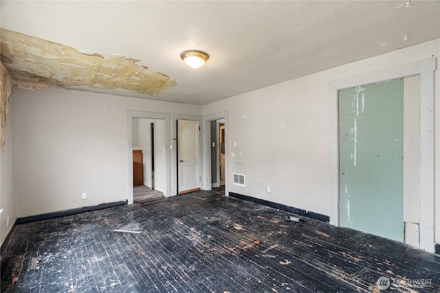 301 W 3rd St, Aberdeen, WA 98520 - unfurnished bedroom with baseboards and wood finished floors