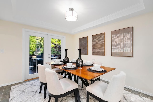 11404 NE 103rd St, Kirkland, WA 98033 - dining area featuring a raised ceiling and ornamental molding