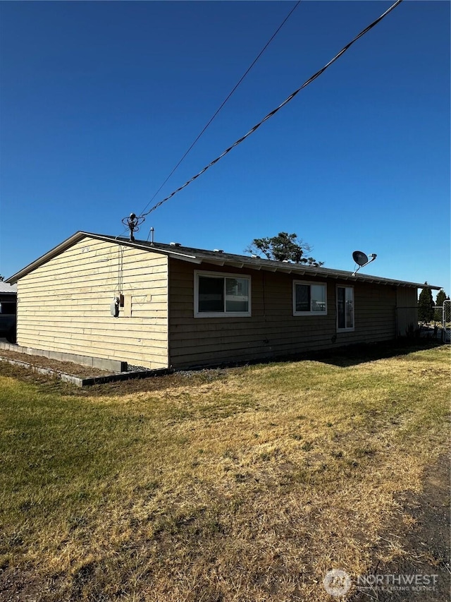 438 Biggs Dr, Moses Lake, WA 98837 - back of property with a yard