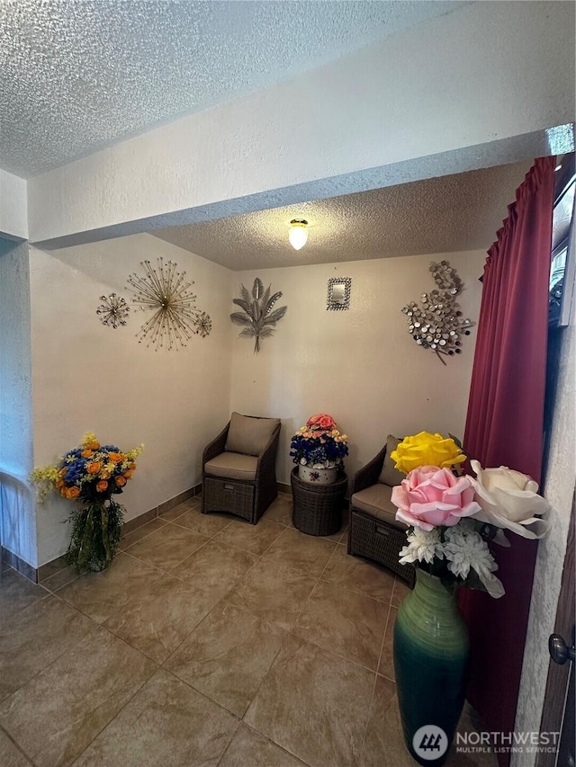 438 Biggs Dr, Moses Lake, WA 98837 - living area with a textured ceiling and tile patterned flooring