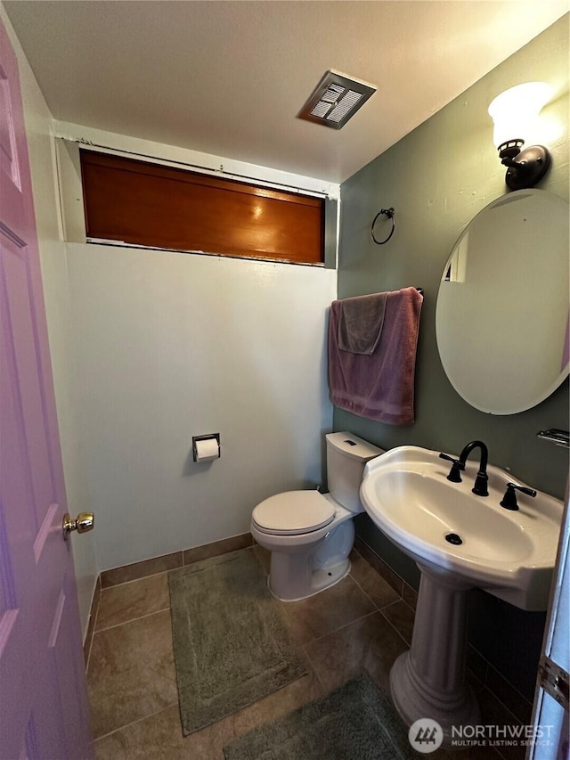 438 Biggs Dr, Moses Lake, WA 98837 - bathroom with tile patterned flooring