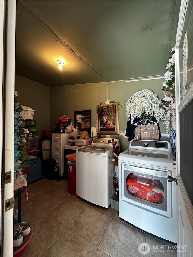 438 Biggs Dr, Moses Lake, WA 98837 - washroom featuring washing machine and dryer and tile patterned flooring