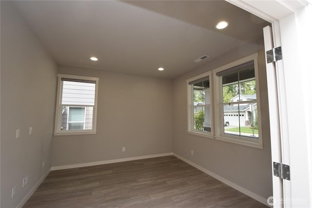 4650 Viridian Ave SW, Port Orchard, WA 98367 - unfurnished room featuring wood finished floors and recessed lighting
