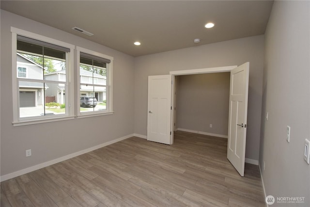 4650 Viridian Ave SW, Port Orchard, WA 98367 - unfurnished room with light wood-style flooring, recessed lighting, and a smoke detector