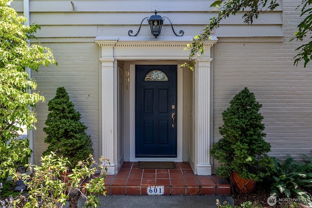 601 Yakima St, Wenatchee, WA 98801 - entrance to property featuring brick siding