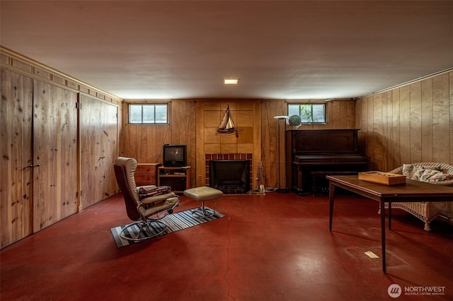 601 Yakima St, Wenatchee, WA 98801 - living area with wooden walls and a fireplace