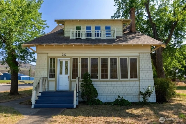 216 4th St E, Tonasket, WA 98855 - bungalow-style house featuring a shingled roof and a chimney