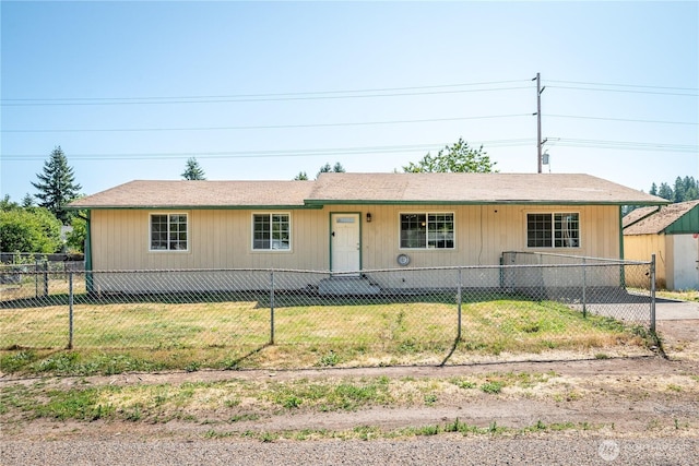 642 SW 5th Ave, Castle Rock, WA 98611 - view of front of home featuring a fenced front yard