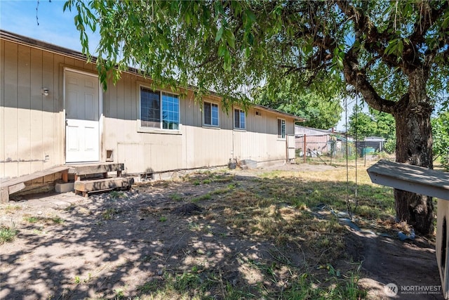 642 SW 5th Ave, Castle Rock, WA 98611 - view of yard featuring entry steps