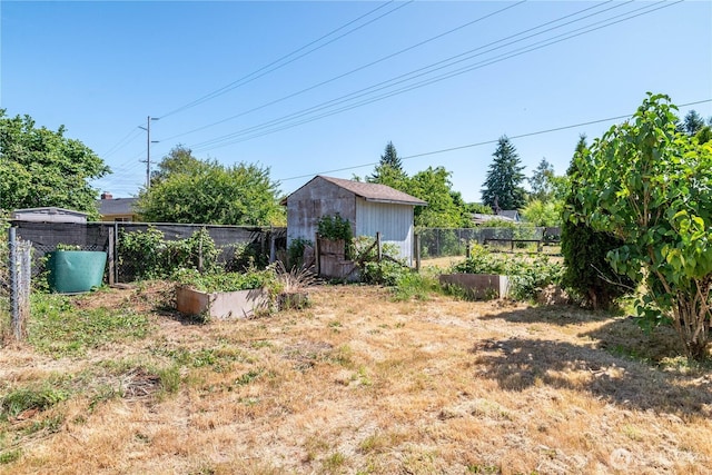 642 SW 5th Ave, Castle Rock, WA 98611 - view of yard with a storage unit