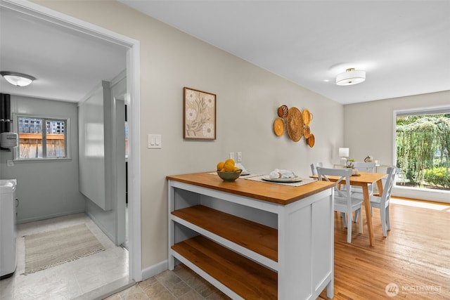 13523 23rd Pl NE, Seattle, WA 98125 - dining space with baseboards and washer / clothes dryer