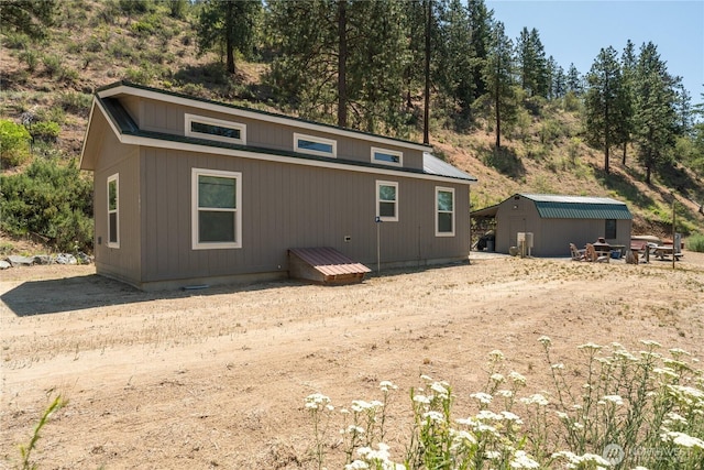 968 Cagle Gulch Rd, Chelan, WA 98816 - rear view of house with an outbuilding