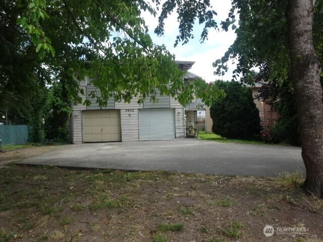 3402 C Ct SE, Auburn, WA 98002 - view of garage