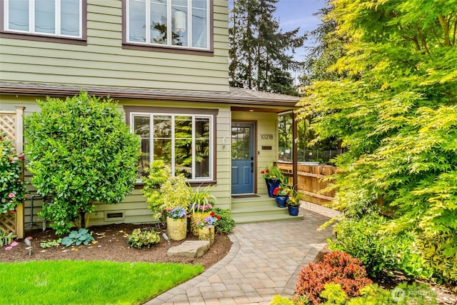 10218 NE 65th St, Kirkland, WA 98033 - entrance to property