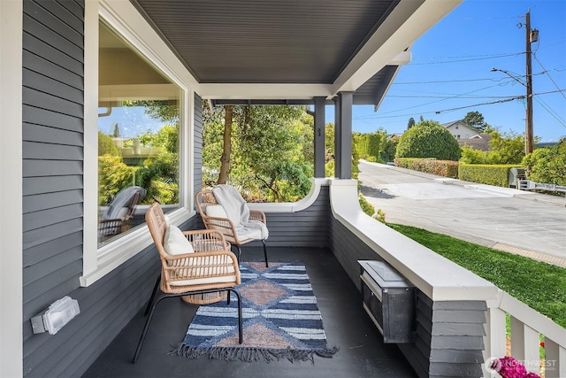 702 34th St, Everett, WA 98201 - view of covered porch