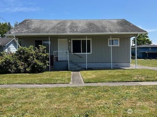 1004 8th, Longview, WA 98632 - view of front of property with a front yard and board and batten siding