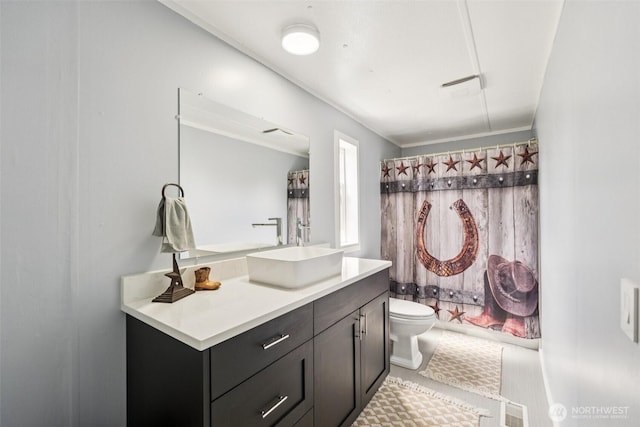 725 37th St SE Unit 36, Auburn, WA 98002 - full bathroom featuring vanity and curtained shower