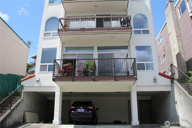 2010 Waverly Pl N, Seattle, WA 98109 - rear view of house with a balcony and a carport