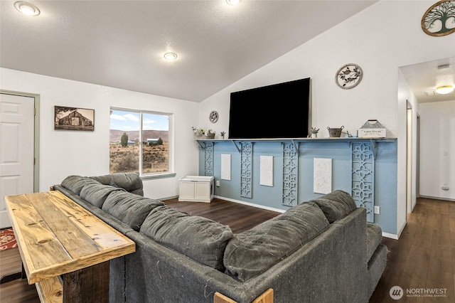 550 Red Tail Rd, Yakima, WA 98908 - living area with vaulted ceiling and wood finished floors